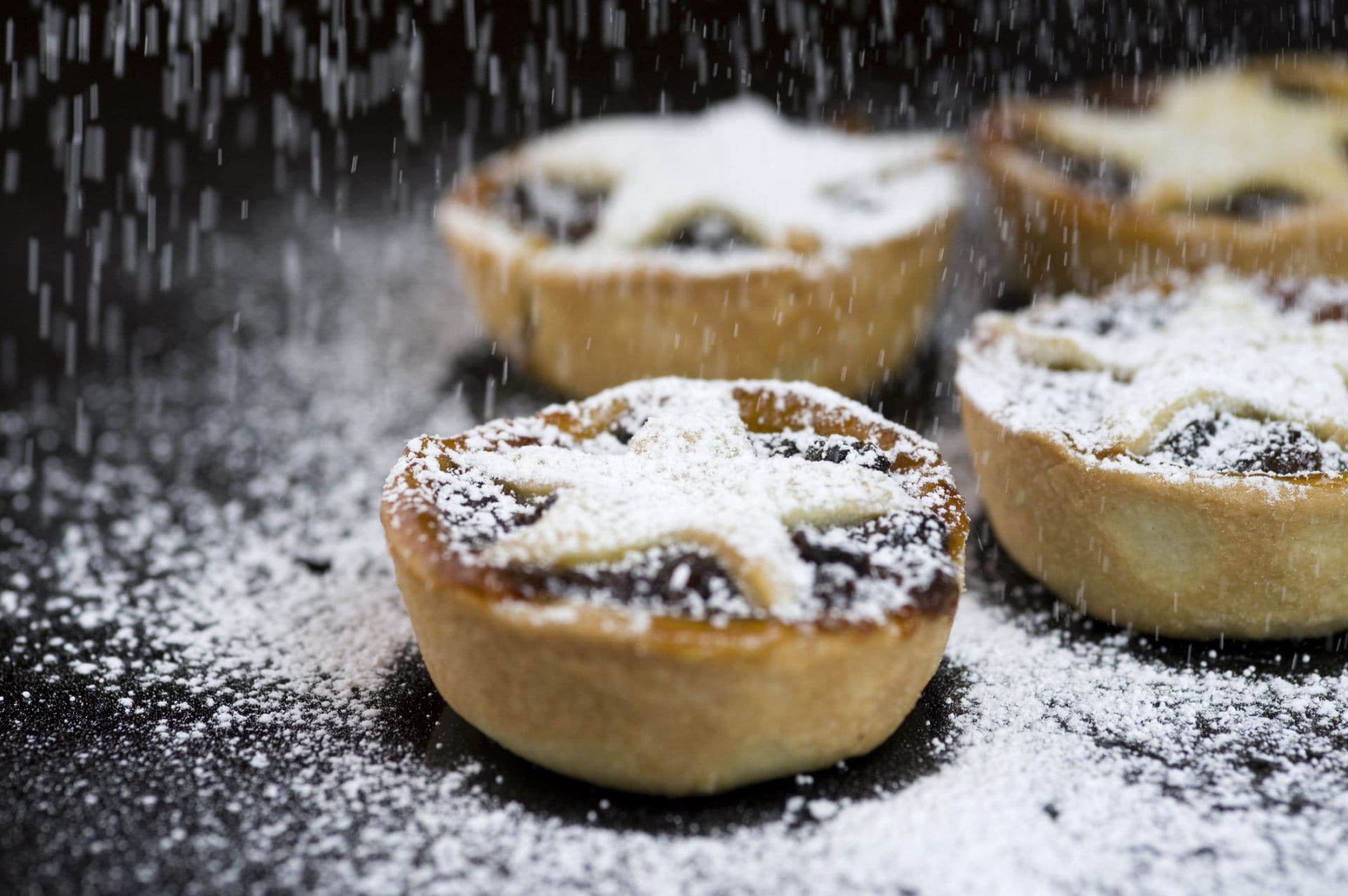Christmas Mince Pies with Icing Sugar